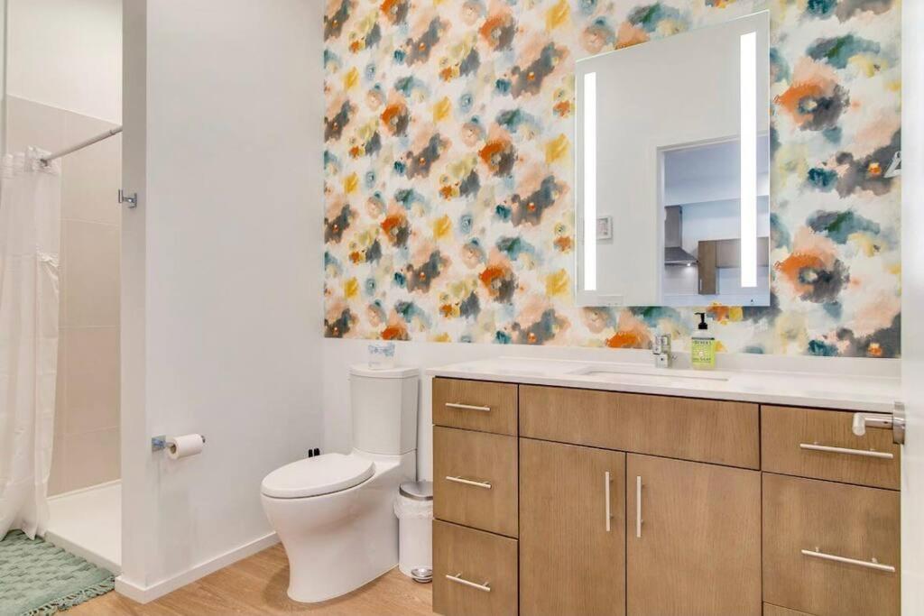 Stylish Downtown Condo W/ Pool & Parking ناشفيل المظهر الخارجي الصورة
