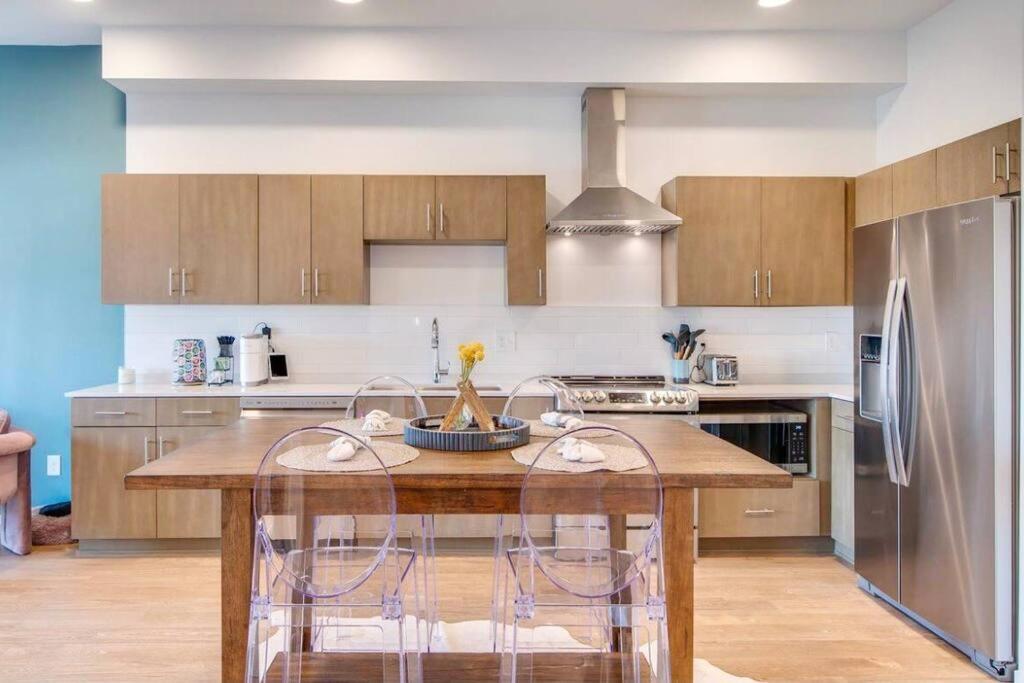 Stylish Downtown Condo W/ Pool & Parking ناشفيل المظهر الخارجي الصورة