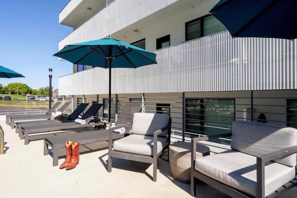 Stylish Downtown Condo W/ Pool & Parking ناشفيل المظهر الخارجي الصورة
