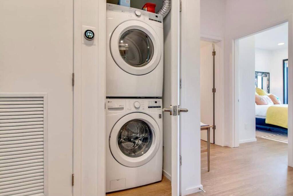 Stylish Downtown Condo W/ Pool & Parking ناشفيل المظهر الخارجي الصورة